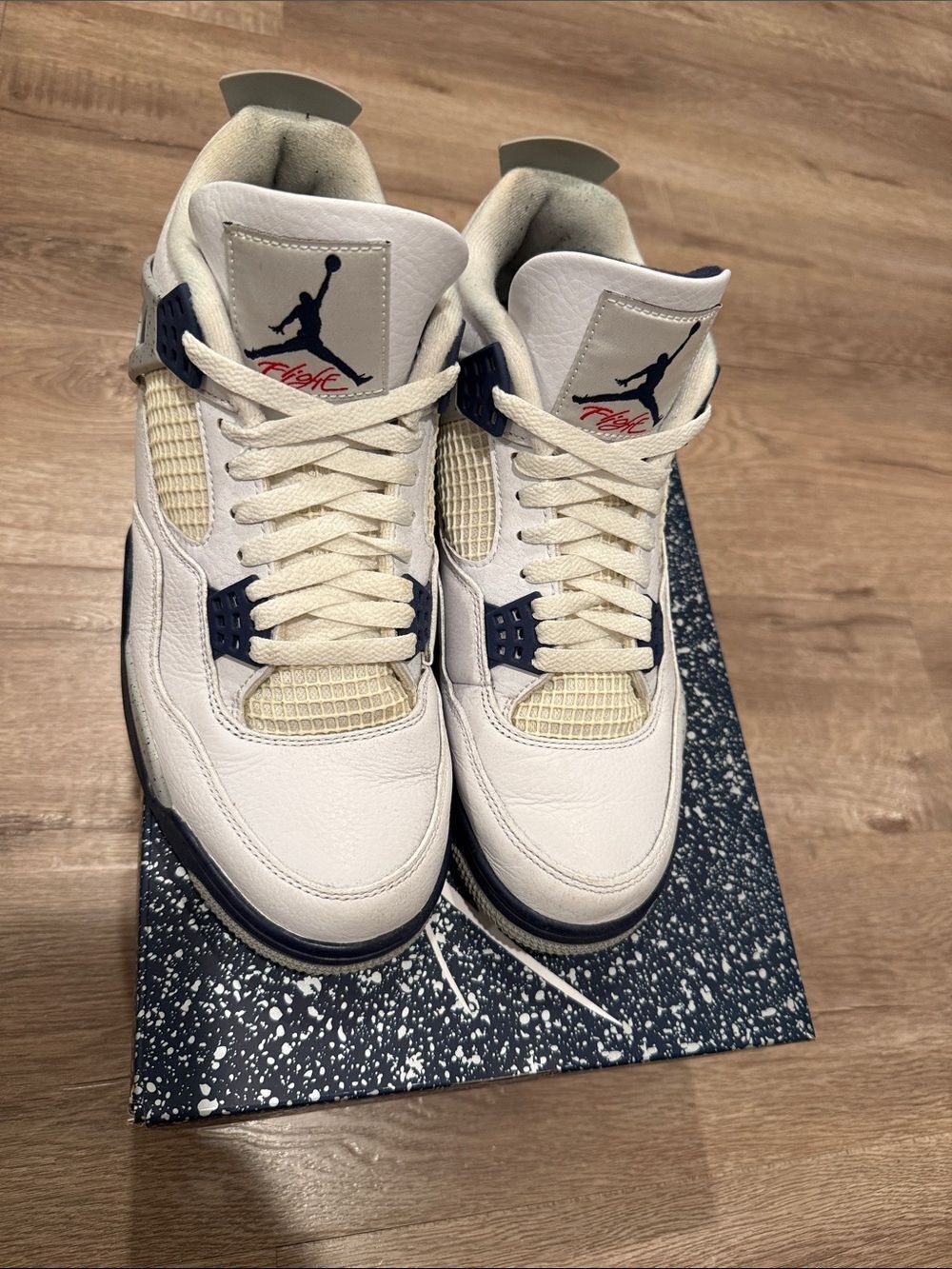 Jordan Men's White & Navy Retro Basketball Sneakers